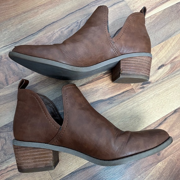 American Eagle Outfitters Brown Faux Leather Ankle Booties - Picture 6 of 9